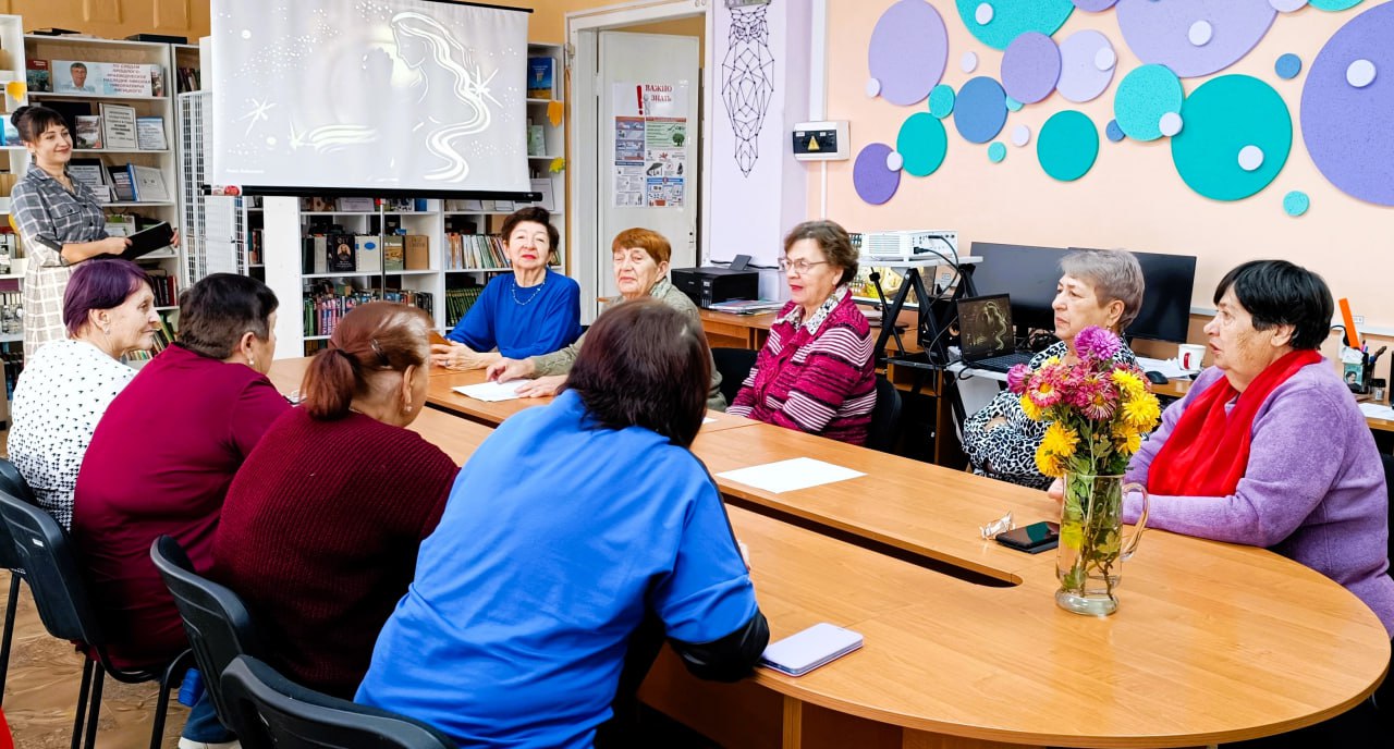 В Центральной библиотеке Троицкого МО состоялся праздничный калейдоскоп В Центральной библиотеке Троицкого МО состоялся праздничный калейдоскоп