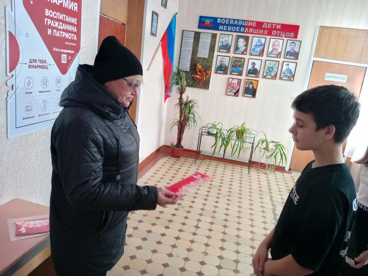 Отряд "Энергия" поздравил мам героев Отряд "Энергия" поздравил мам героев