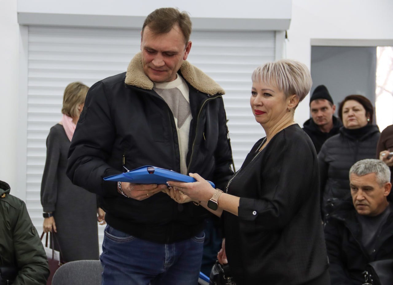 ОСФР по ЛНР передал во владение гражданам, ранее пострадавшим на производстве, автомобили с ручным управлением ОСФР по ЛНР передал во владение гражданам, ранее пострадавшим на производстве, автомобили с ручным управлением