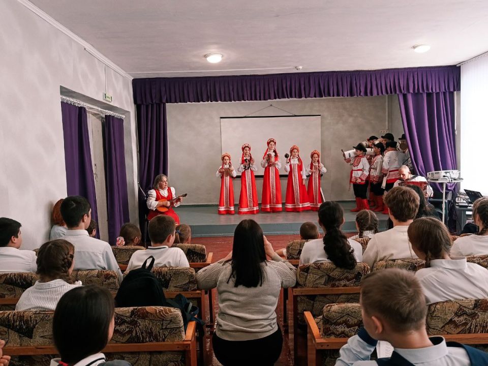 26 ноября, в целях реализации проекта "Луганский характер", Первые Верхнепокровской школы, Старобельского МО, приняли участие в "Луганской кругосветке", посетив "УВК" Михайловская школа 26 ноября, в целях реализации проекта "Луганский характер", Первые Верхнепокровской школы, Старобельского МО, приняли участие в "Луганской кругосветке", посетив "УВК" Михайловская школа