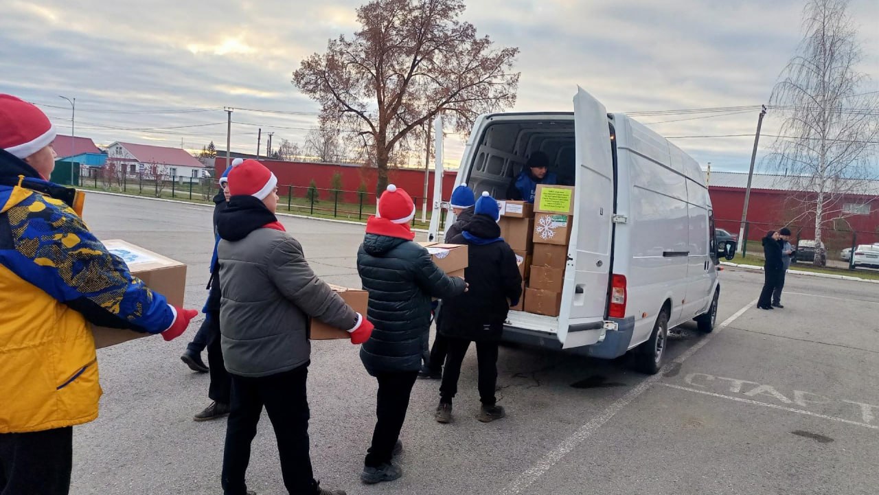 Учащиеся Татарстана отправили новогодние подарки для детей в ЛНР