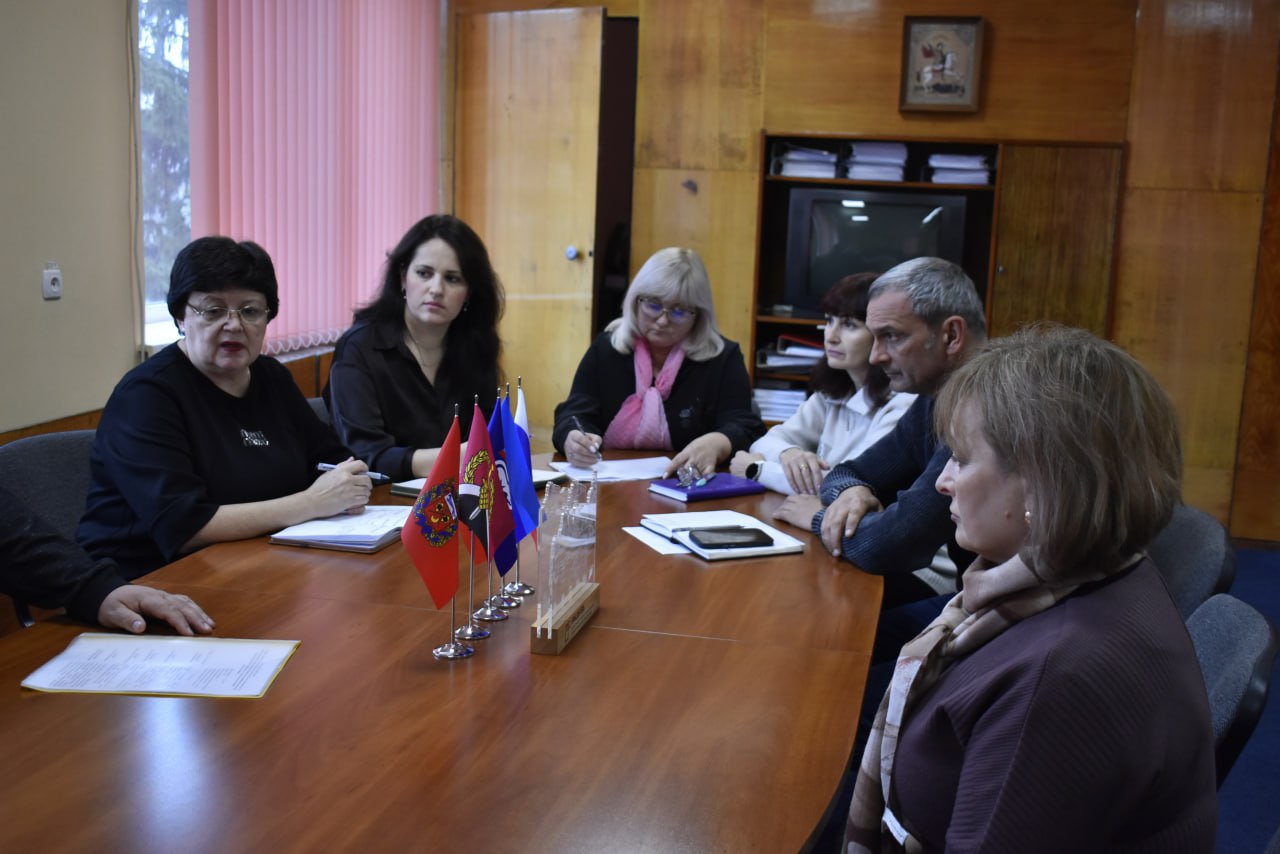 В Администрации Перевальского округа состоялась встреча с матерью погибшего военнослужащего В Администрации Перевальского округа состоялась встреча с матерью погибшего военнослужащего