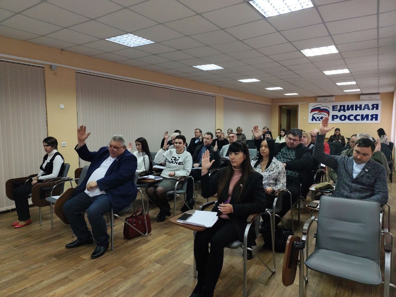 27 ноября прошло XXXVII заседание Совета городского округа муниципальное образование городской округ город Красный Луч Луганской Народной Республики 27 ноября прошло XXXVII заседание Совета городского округа муниципальное образование городской округ город Красный Луч Луганской Народной Республики