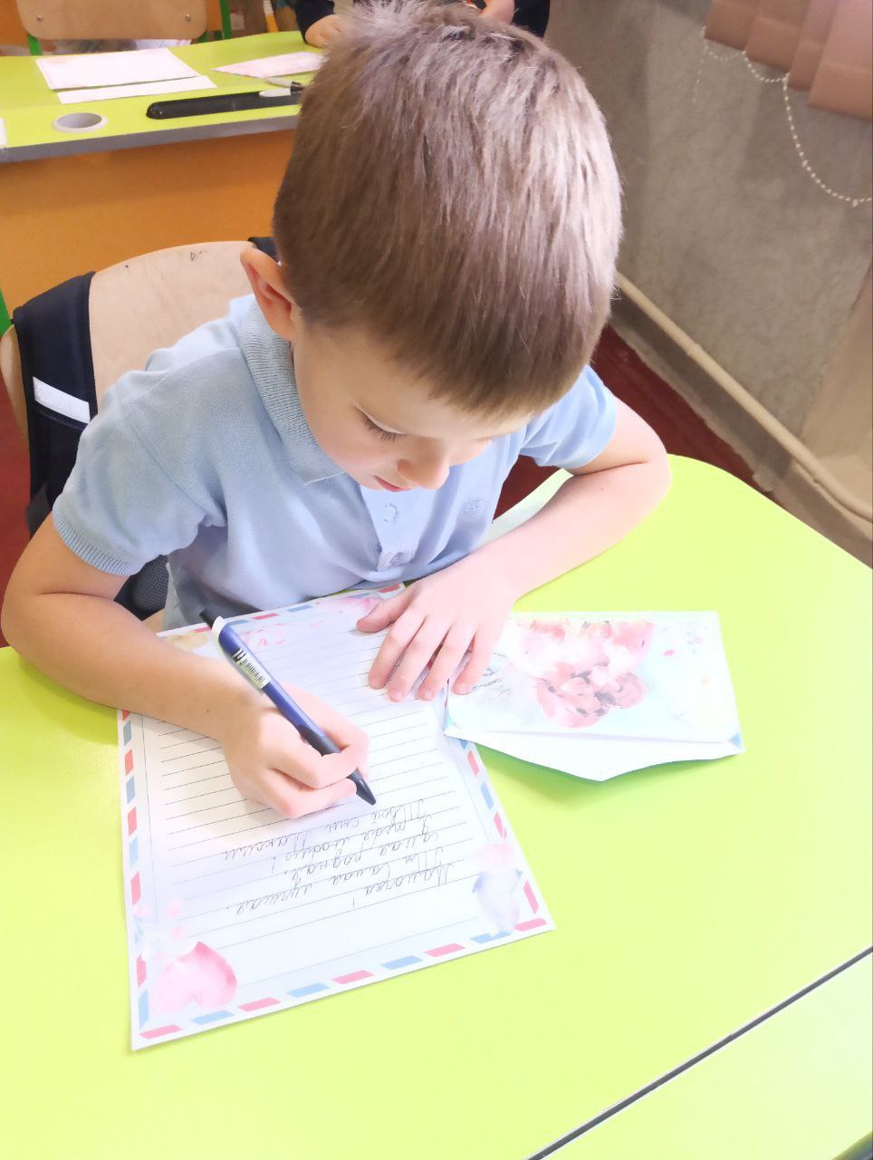 В 1 классе Станично-Луганской средней школы имени Грекова П.М. прошёл творческий мастер-класс по изготовлению открыток ко Дню Матери, и главными героями этого праздника стали наши замечательные ребята из движения "Орлята... В 1 классе Станично-Луганской средней школы имени Грекова П.М. прошёл творческий мастер-класс по изготовлению открыток ко Дню Матери, и главными героями этого праздника стали наши замечательные ребята из движения "Орлята...