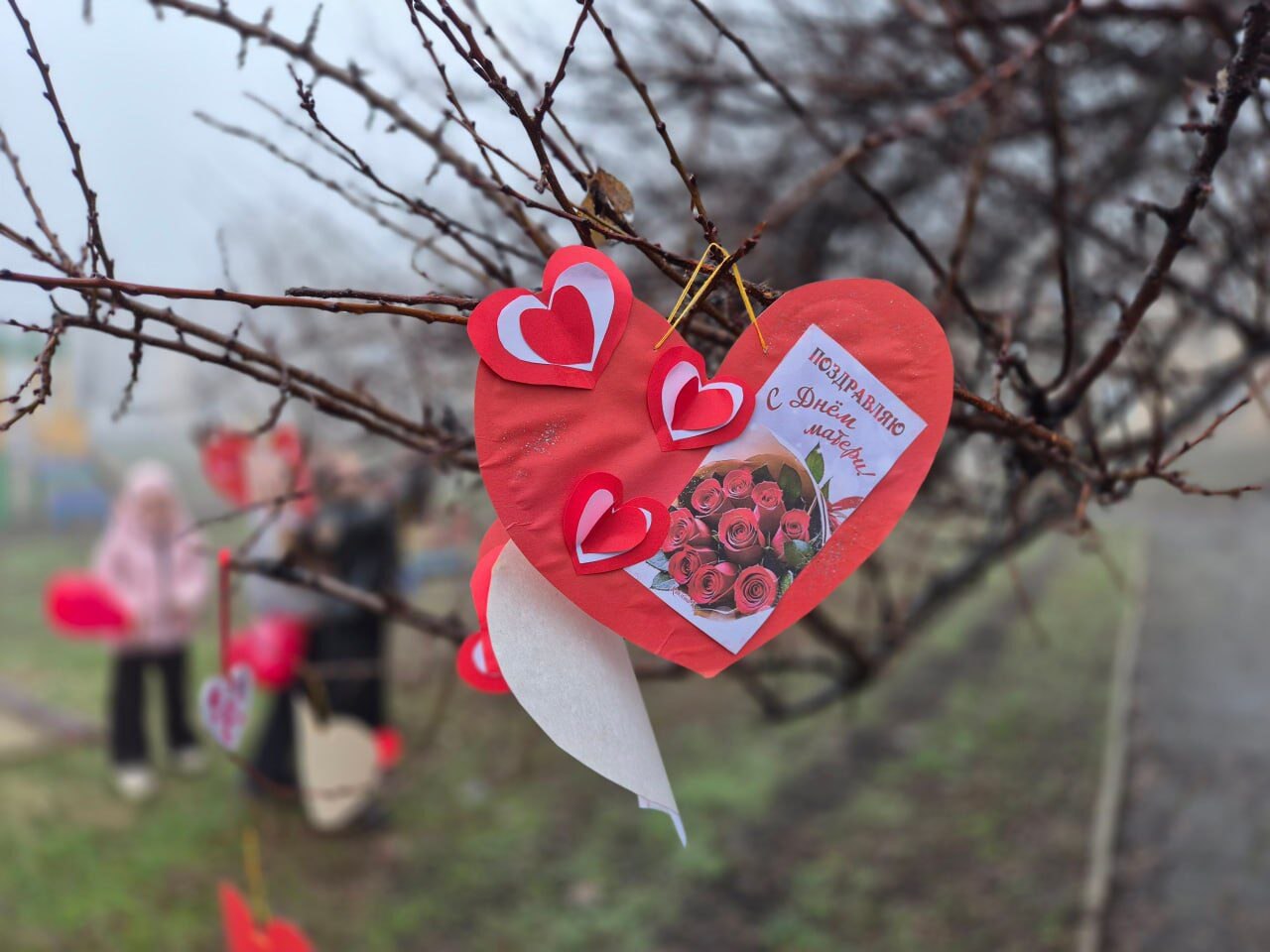 «Дерево признания в любви мамам»: тёплый праздник в Дубовском «Дерево признания в любви мамам»: тёплый праздник в Дубовском