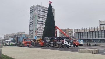    !.        ,         ?      MAX