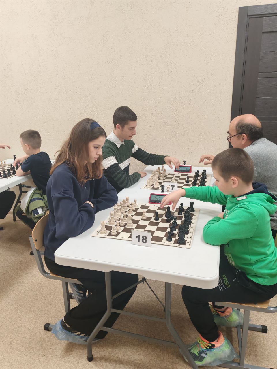 С 18 по 23 ноября 2025 года в г. Луганске прошёл Республиканскийшахматный турнир «Связь поколений», ставший уже традиционным С 18 по 23 ноября 2025 года в г. Луганске прошёл Республиканскийшахматный турнир «Связь поколений», ставший уже традиционным