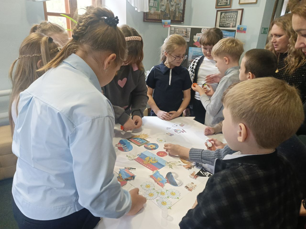 В мемориальном музее Бориса Гринченко прошел квиз «Флаг моей Республики», для учащихся Алексеевской гимназии В мемориальном музее Бориса Гринченко прошел квиз «Флаг моей Республики», для учащихся Алексеевской гимназии