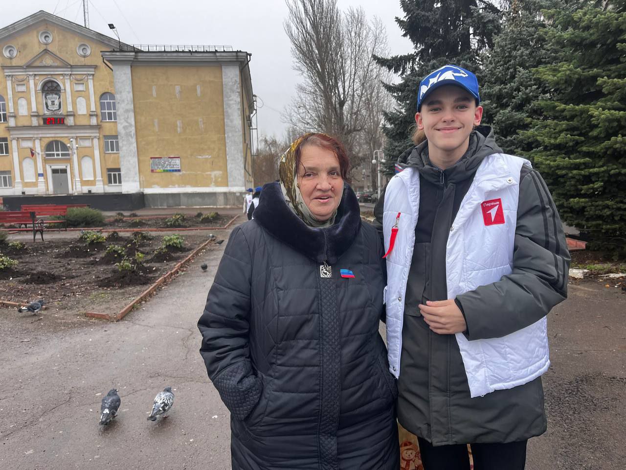 Патриотическая акция «Ленточка Республики» ко Дню флага ЛНР