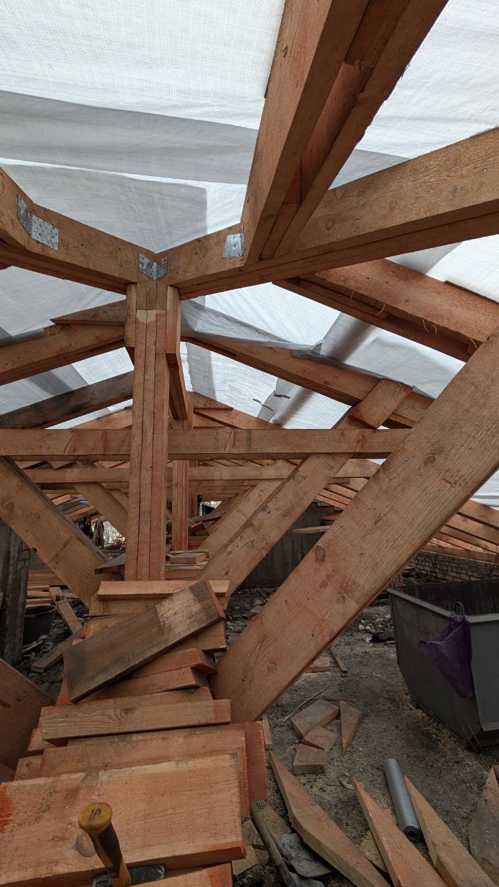 В поселке Краснодон продолжается капитальный ремонт кровли многоквартирного жилого дома по адресу: ул. Елисеенко, д. 14. Работы ведутся в рамках специального инфраструктурного проекта при поддержке Тюменской области В поселке Краснодон продолжается капитальный ремонт кровли многоквартирного жилого дома по адресу: ул. Елисеенко, д. 14. Работы ведутся в рамках специального инфраструктурного проекта при поддержке Тюменской области