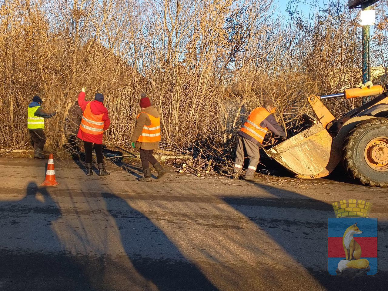Коммунальные службы проводят работы на территории города Лисичанска