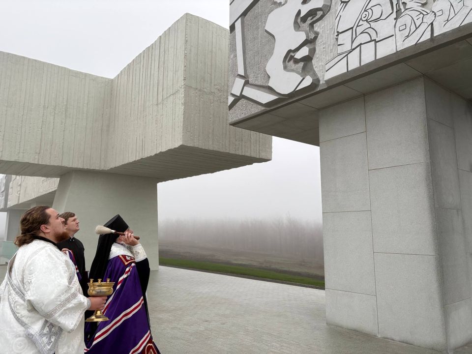 Сергей Соловьев: Сегодня состоялось поистине историческое и знаковое событие для нашей земли — освящение обновленного Мемориального комплекса боевой славы на реке Миус Сергей Соловьев: Сегодня состоялось поистине историческое и знаковое событие для нашей земли — освящение обновленного Мемориального комплекса боевой славы на реке Миус