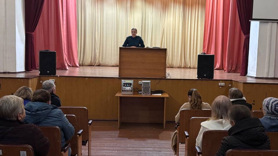 В здании Дома культуры имени Ленина пгт Дзержинский прошло важное собрание с жителями! На встрече обсудили очень актуальные темы, связанные с противопожарной безопасностью в осенне-зимний период и во время отопительного...