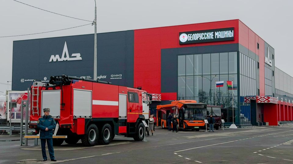 В Ростове-на-Дону Леонид Пасечник вместе с делегацией нашей республики принял участие в открытии первого регионального дилерского центра МАЗ в России В Ростове-на-Дону Леонид Пасечник вместе с делегацией нашей республики принял участие в открытии первого регионального дилерского центра МАЗ в России