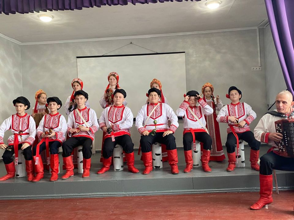 26 ноября, в целях реализации проекта "Луганский характер", Первые Верхнепокровской школы, Старобельского МО, приняли участие в "Луганской кругосветке", посетив "УВК" Михайловская школа