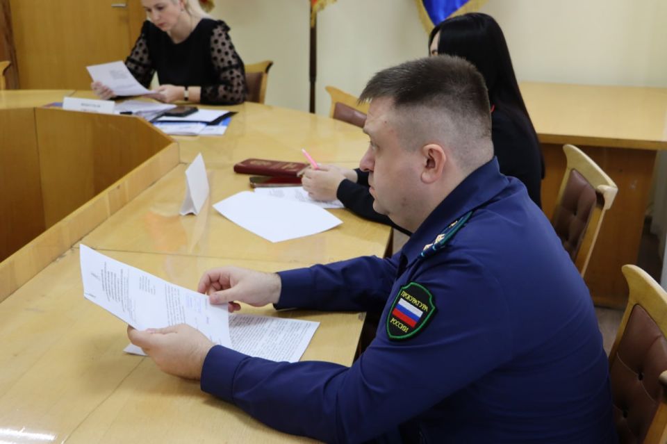В Стаханове прошло заседание комиссии по делам несовершеннолетних и защите их прав В Стаханове прошло заседание комиссии по делам несовершеннолетних и защите их прав