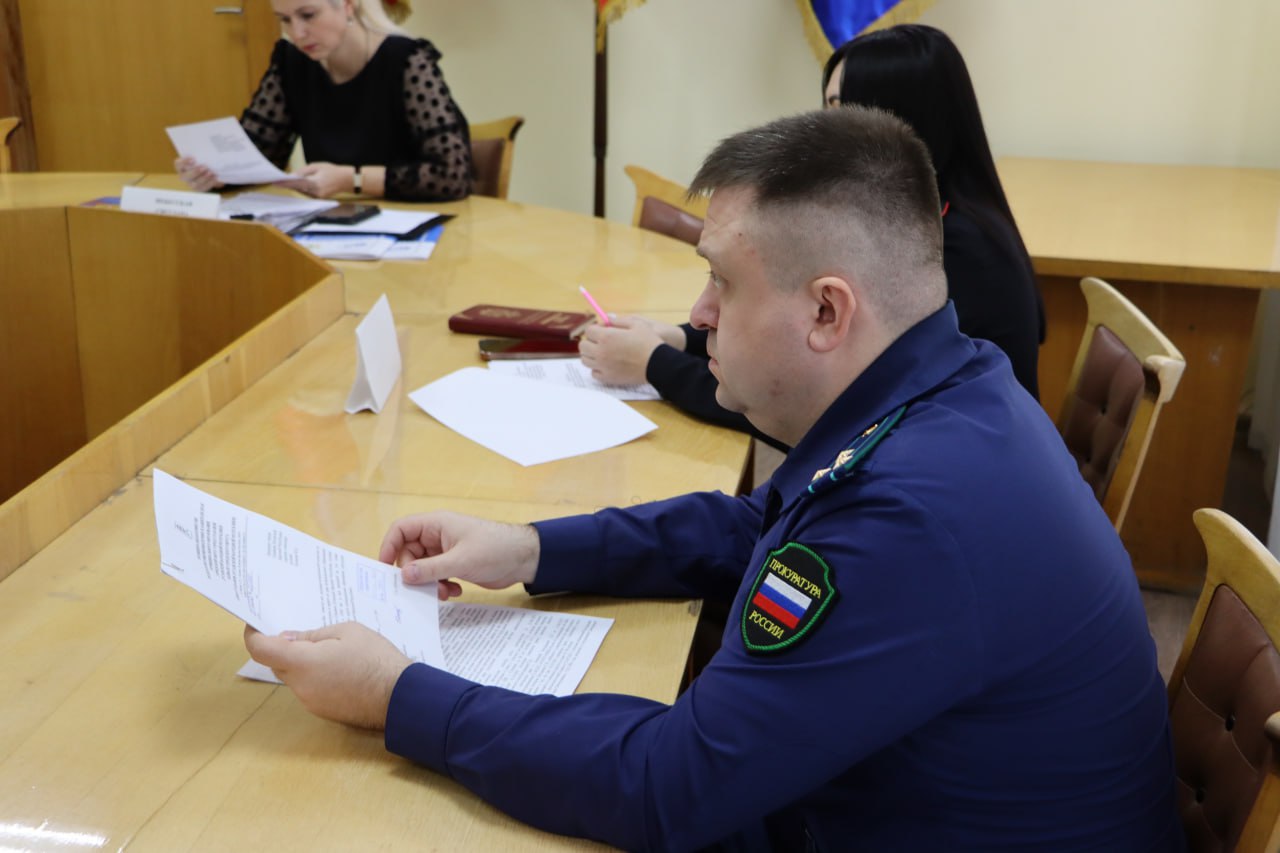 В Стаханове прошло заседание комиссии по делам несовершеннолетних и защите их прав В Стаханове прошло заседание комиссии по делам несовершеннолетних и защите их прав