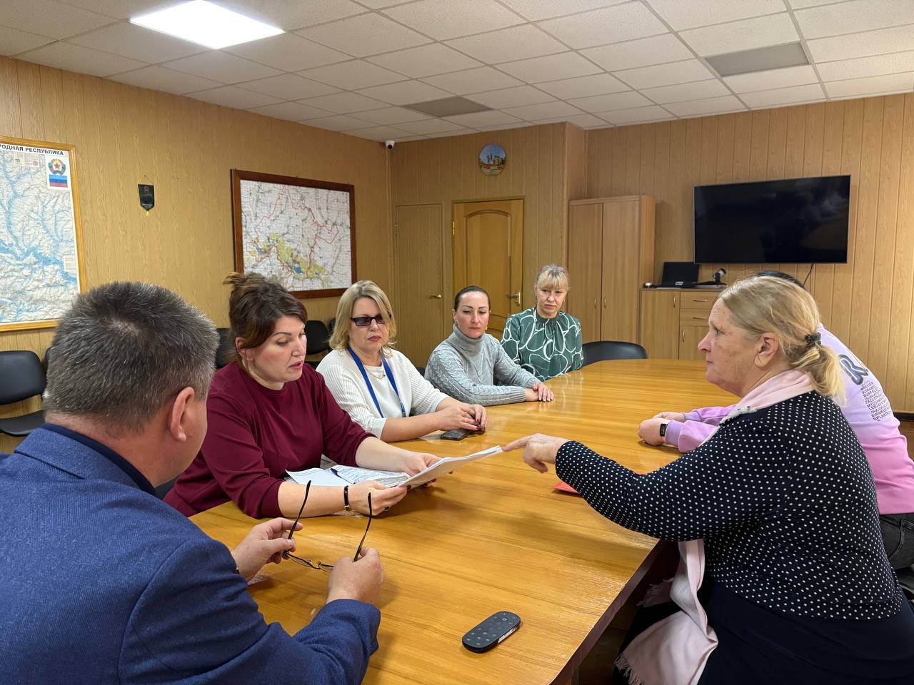 Альберт Зинченко: Вместе с председателем Совета Станично-Луганского МО Татьяной Пономаревой и заместителем Главы Администрации Анной Кулиш, в преддверии Дня Матери встретились с родственниками военнослужащих, которые погибли... Альберт Зинченко: Вместе с председателем Совета Станично-Луганского МО Татьяной Пономаревой и заместителем Главы Администрации Анной Кулиш, в преддверии Дня Матери встретились с родственниками военнослужащих, которые погибли...