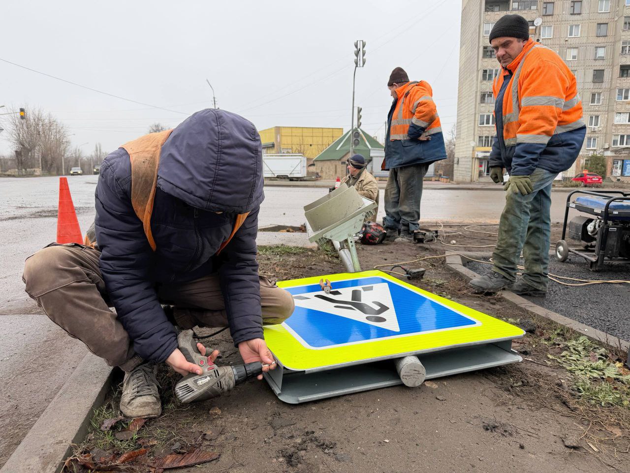 Сергей Колягин: Продолжаем восстанавливать работоспособность светофорного комплекса, регулирующего движение на перекрестке улиц Бахмутского, Ленина, Островского и Макаренко в Первомайске Сергей Колягин: Продолжаем восстанавливать работоспособность светофорного комплекса, регулирующего движение на перекрестке улиц Бахмутского, Ленина, Островского и Макаренко в Первомайске