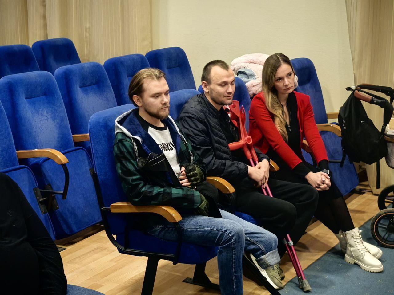 Виктор Водолацкий: Провел рабочую встречу с представителями команд по следж-хоккею в Луганске Виктор Водолацкий: Провел рабочую встречу с представителями команд по следж-хоккею в Луганске