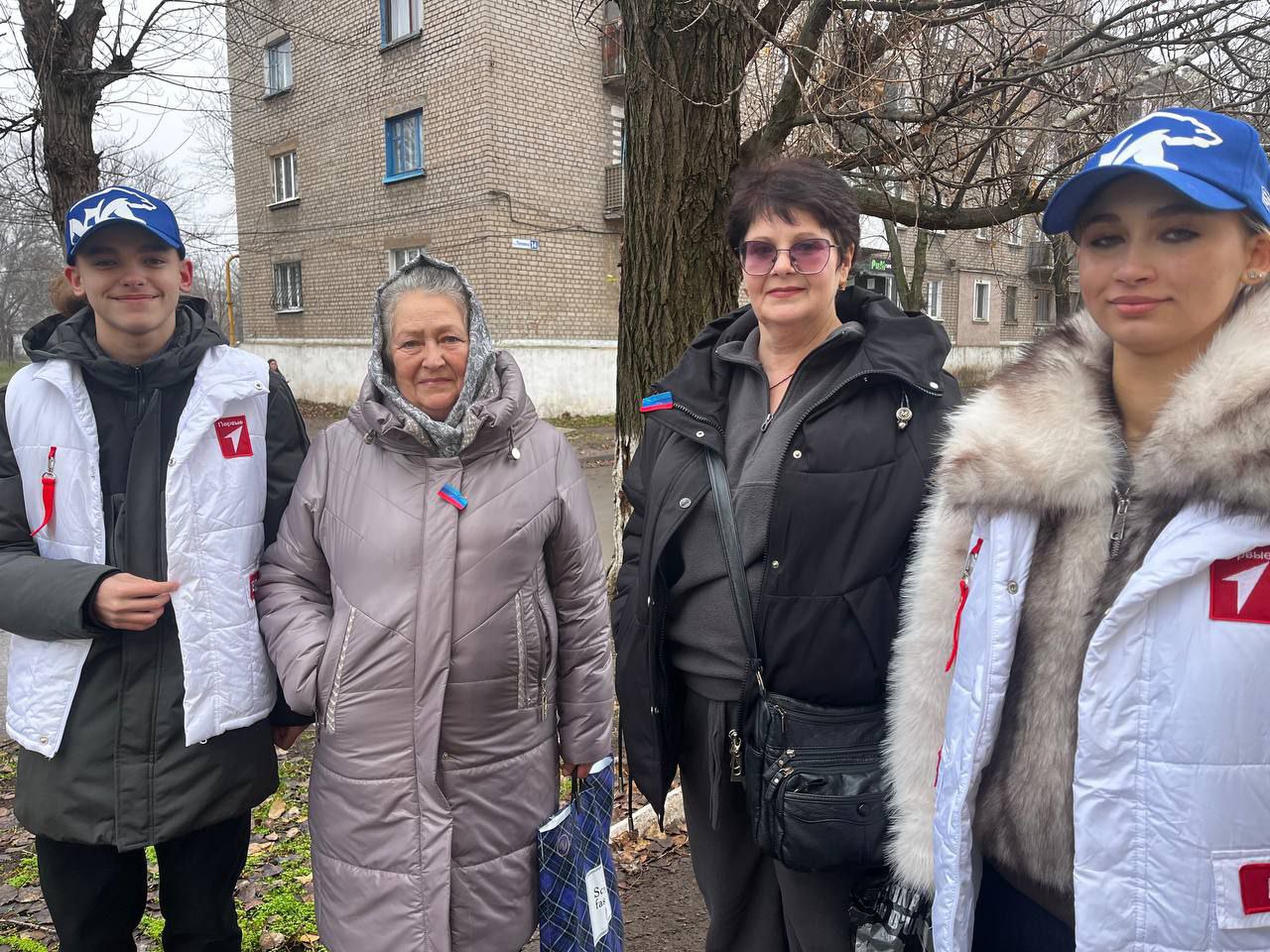 Патриотическая акция «Ленточка Республики» ко Дню флага ЛНР Патриотическая акция «Ленточка Республики» ко Дню флага ЛНР