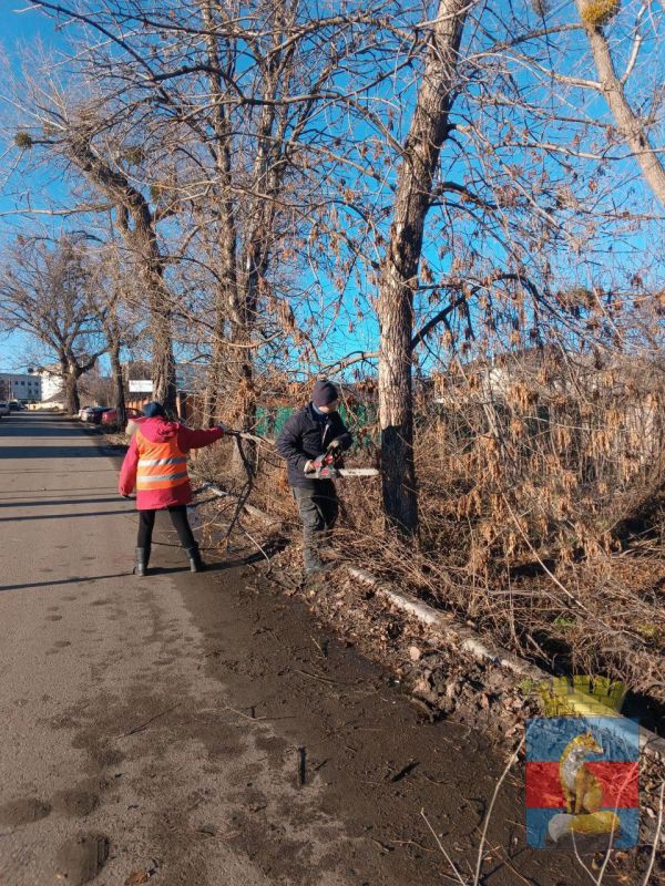 Коммунальные службы проводят работы на территории города Лисичанска Коммунальные службы проводят работы на территории города Лисичанска