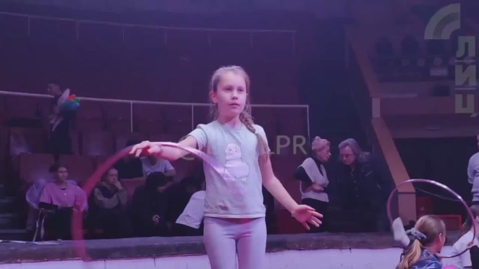 Мастер-класс от артистов цирковой программы «Золотой сезон» прошел сегодня в Луганском цирке
