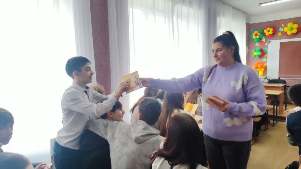 В Лутугинской средней школе №2 прошла беседа на тему «Вредные привычки и терроризм» В Лутугинской средней школе №2 прошла беседа на тему «Вредные привычки и терроризм»
