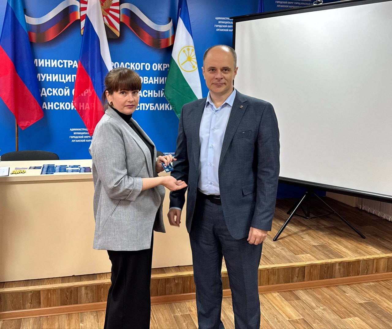 Команда партийцев Краснолучского местного отделения пополнилась новыми членами Команда партийцев Краснолучского местного отделения пополнилась новыми членами