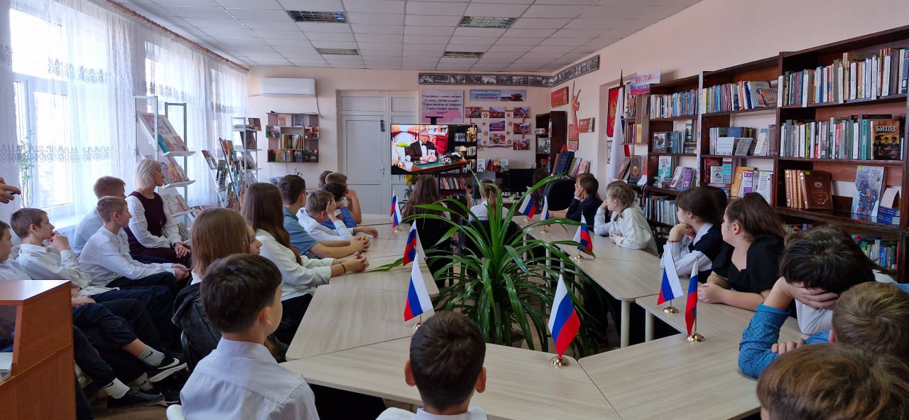 Школьники Славяносербской СШ им. Д. Полянского стали гостями литературной гостиной, приуроченной к 145-летию со дня рождения Александра Блока