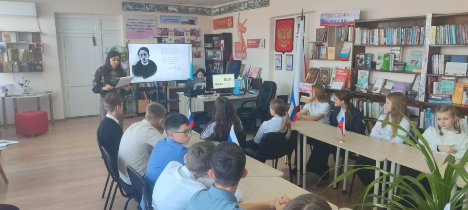 Школьники Славяносербской СШ им. Д. Полянского стали гостями литературной гостиной, приуроченной к 145-летию со дня рождения Александра Блока Школьники Славяносербской СШ им. Д. Полянского стали гостями литературной гостиной, приуроченной к 145-летию со дня рождения Александра Блока