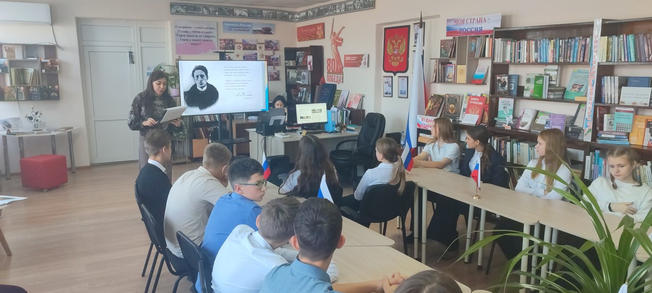 Школьники Славяносербской СШ им. Д. Полянского стали гостями литературной гостиной, приуроченной к 145-летию со дня рождения Александра Блока Школьники Славяносербской СШ им. Д. Полянского стали гостями литературной гостиной, приуроченной к 145-летию со дня рождения Александра Блока