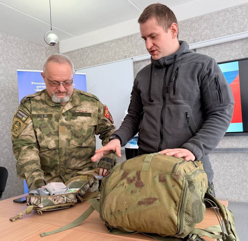 В Краснолучской школе № 4 имени генерал-майора К. Х. Боташева в рамках Всероссийской программы комплексного развития молодёжной политики в регионах «Регион для молодых», инициированной Росмолодежью, в рамках проекта... В Краснолучской школе № 4 имени генерал-майора К. Х. Боташева в рамках Всероссийской программы комплексного развития молодёжной политики в регионах «Регион для молодых», инициированной Росмолодежью, в рамках проекта...