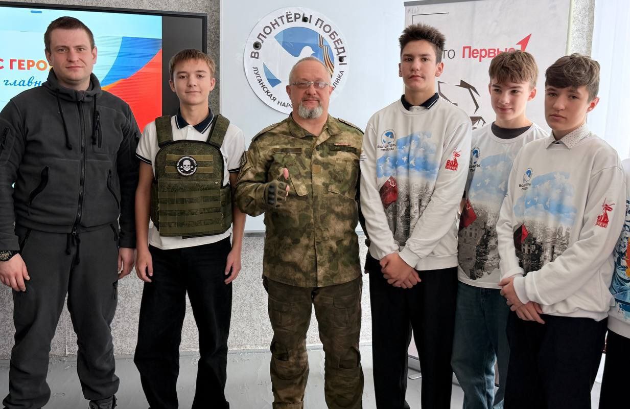 В Краснолучской школе № 4 имени генерал-майора К. Х. Боташева в рамках Всероссийской программы комплексного развития молодёжной политики в регионах «Регион для молодых», инициированной Росмолодежью, в рамках проекта... В Краснолучской школе № 4 имени генерал-майора К. Х. Боташева в рамках Всероссийской программы комплексного развития молодёжной политики в регионах «Регион для молодых», инициированной Росмолодежью, в рамках проекта...