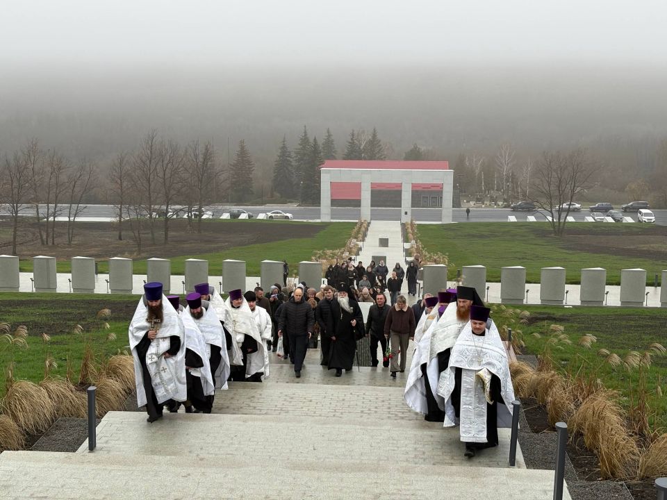Сергей Соловьев: Сегодня состоялось поистине историческое и знаковое событие для нашей земли — освящение обновленного Мемориального комплекса боевой славы на реке Миус