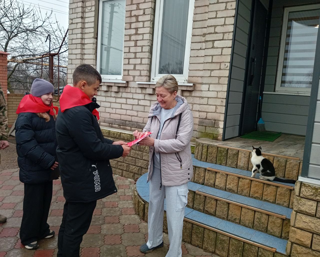 Отряд "Энергия" поздравил мам героев Отряд "Энергия" поздравил мам героев