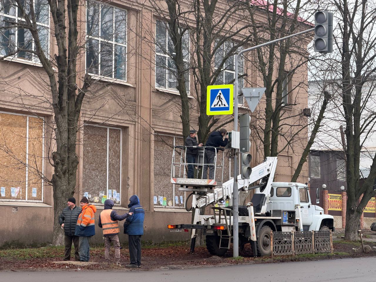 Сергей Колягин: Продолжаем восстанавливать работоспособность светофорного комплекса, регулирующего движение на перекрестке улиц Бахмутского, Ленина, Островского и Макаренко в Первомайске Сергей Колягин: Продолжаем восстанавливать работоспособность светофорного комплекса, регулирующего движение на перекрестке улиц Бахмутского, Ленина, Островского и Макаренко в Первомайске