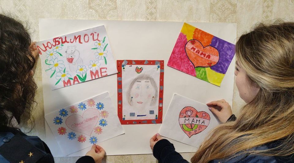 В преддверие Дня матери в ИЦ-1 регионального УФСИН состоялась выставка детских рисунков