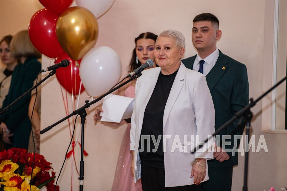 В Луганске состоялись подведение итогов Года защитника Отечества и ежегодный бал лицеистов В Луганске состоялись подведение итогов Года защитника Отечества и ежегодный бал лицеистов