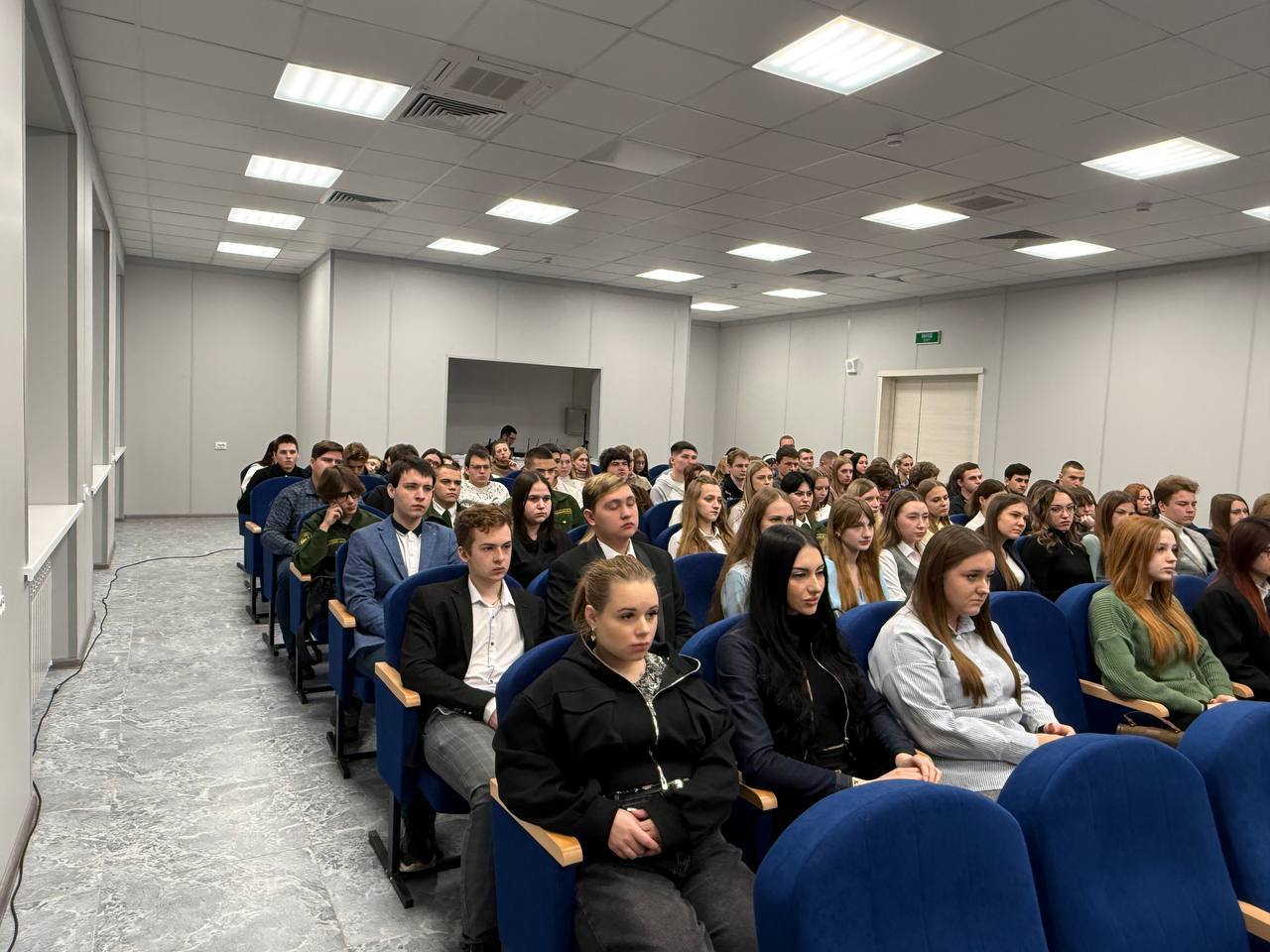 Яна Пащенко обсудила с молодежью Луганска развитие города и карьерные возможности Яна Пащенко обсудила с молодежью Луганска развитие города и карьерные возможности