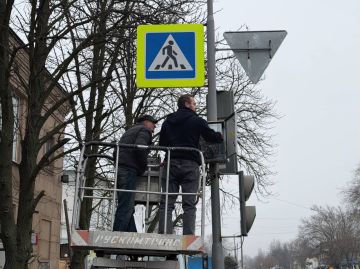 Сергей Колягин: Продолжаем восстанавливать работоспособность светофорного комплекса, регулирующего движение на перекрестке улиц Бахмутского, Ленина, Островского и Макаренко в Первомайске