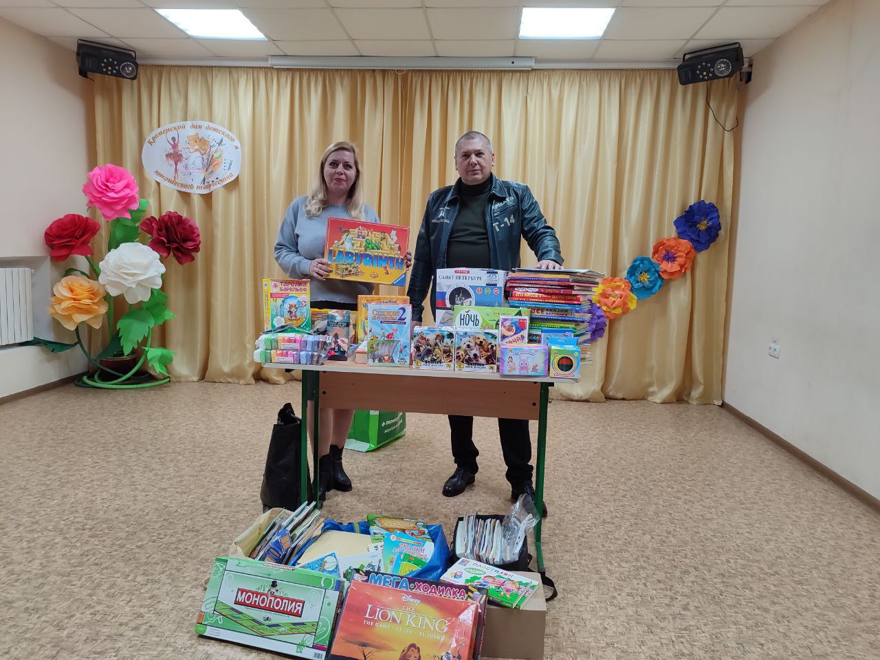 «Эстафета добрых дел». Кременской Дом детского и юношеского творчества посетил муниципальный депутат партии «ЕДИНАЯ РОССИЯ», атаман «Станица Кременная» Андрей Скрипник