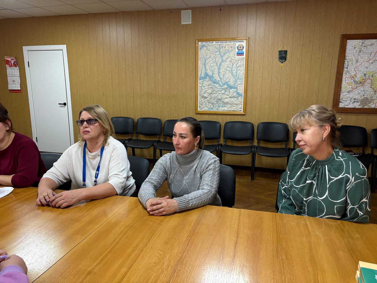 Альберт Зинченко: Вместе с председателем Совета Станично-Луганского МО Татьяной Пономаревой и заместителем Главы Администрации Анной Кулиш, в преддверии Дня Матери встретились с родственниками военнослужащих, которые погибли... Альберт Зинченко: Вместе с председателем Совета Станично-Луганского МО Татьяной Пономаревой и заместителем Главы Администрации Анной Кулиш, в преддверии Дня Матери встретились с родственниками военнослужащих, которые погибли...