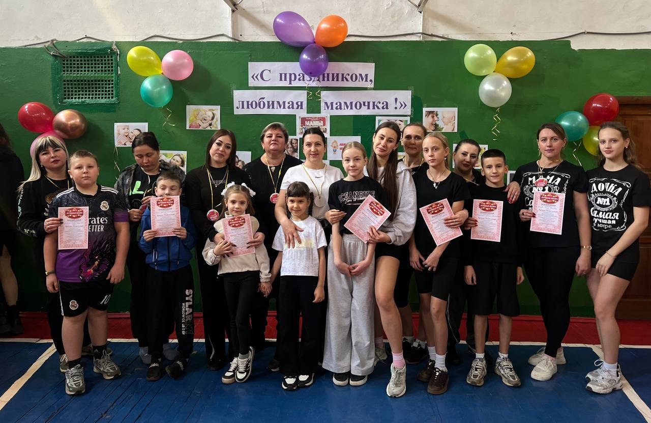 В Антрацитовской средней школе №12 прошли соревнования, приуроченные к празднованию Дня Матери В Антрацитовской средней школе №12 прошли соревнования, приуроченные к празднованию Дня Матери
