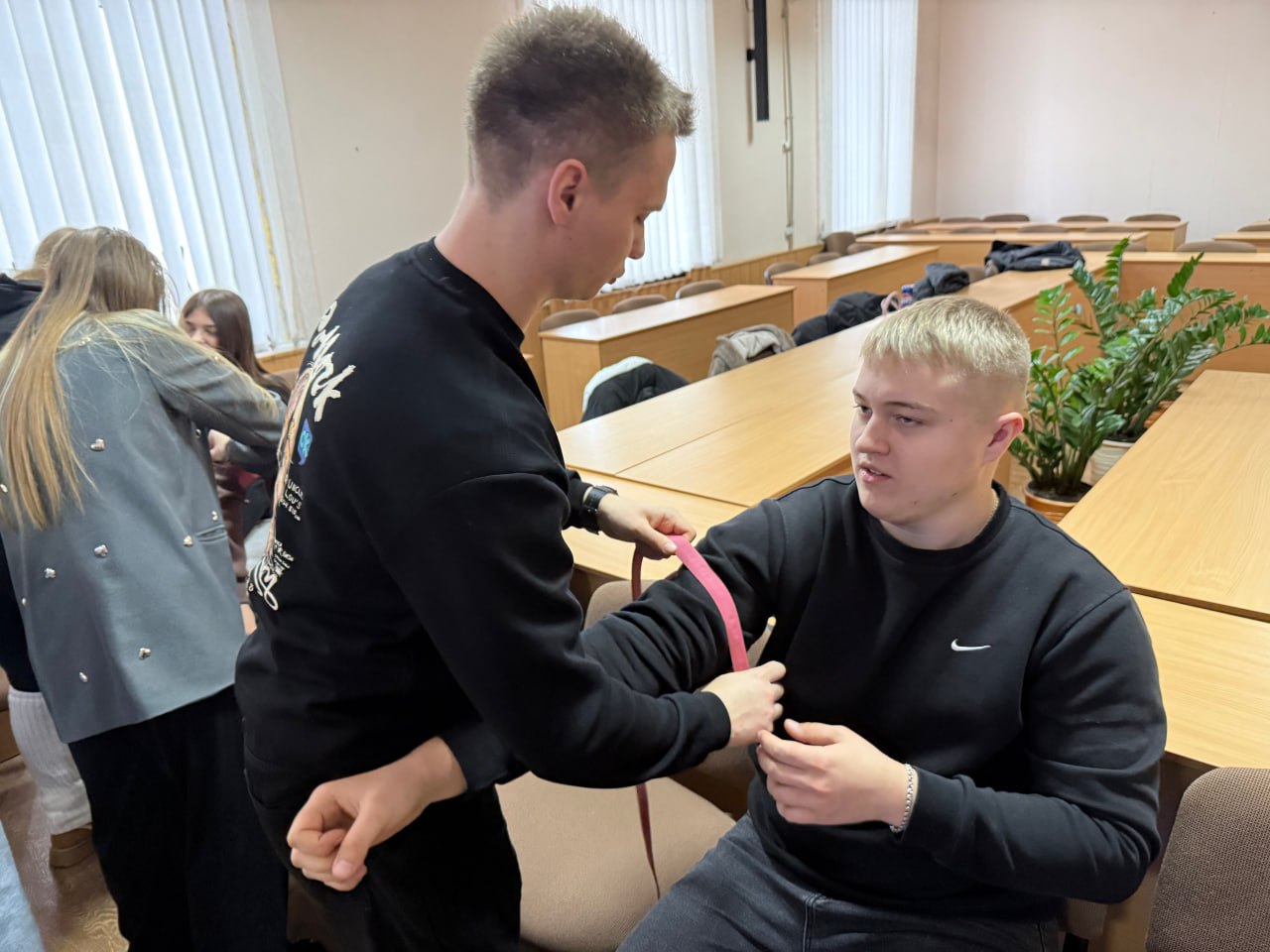 В Алчевской Школе медицины катастроф студентов ДГТУ ознакомили с правилами оказания первой помощи В Алчевской Школе медицины катастроф студентов ДГТУ ознакомили с правилами оказания первой помощи