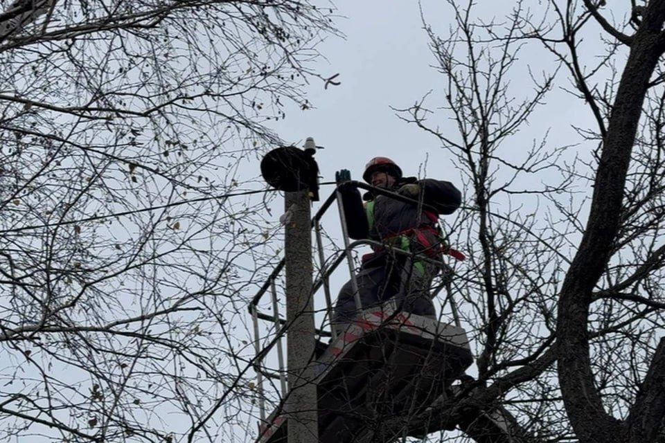 В Луганске продолжают восстанавливать уличное освещение