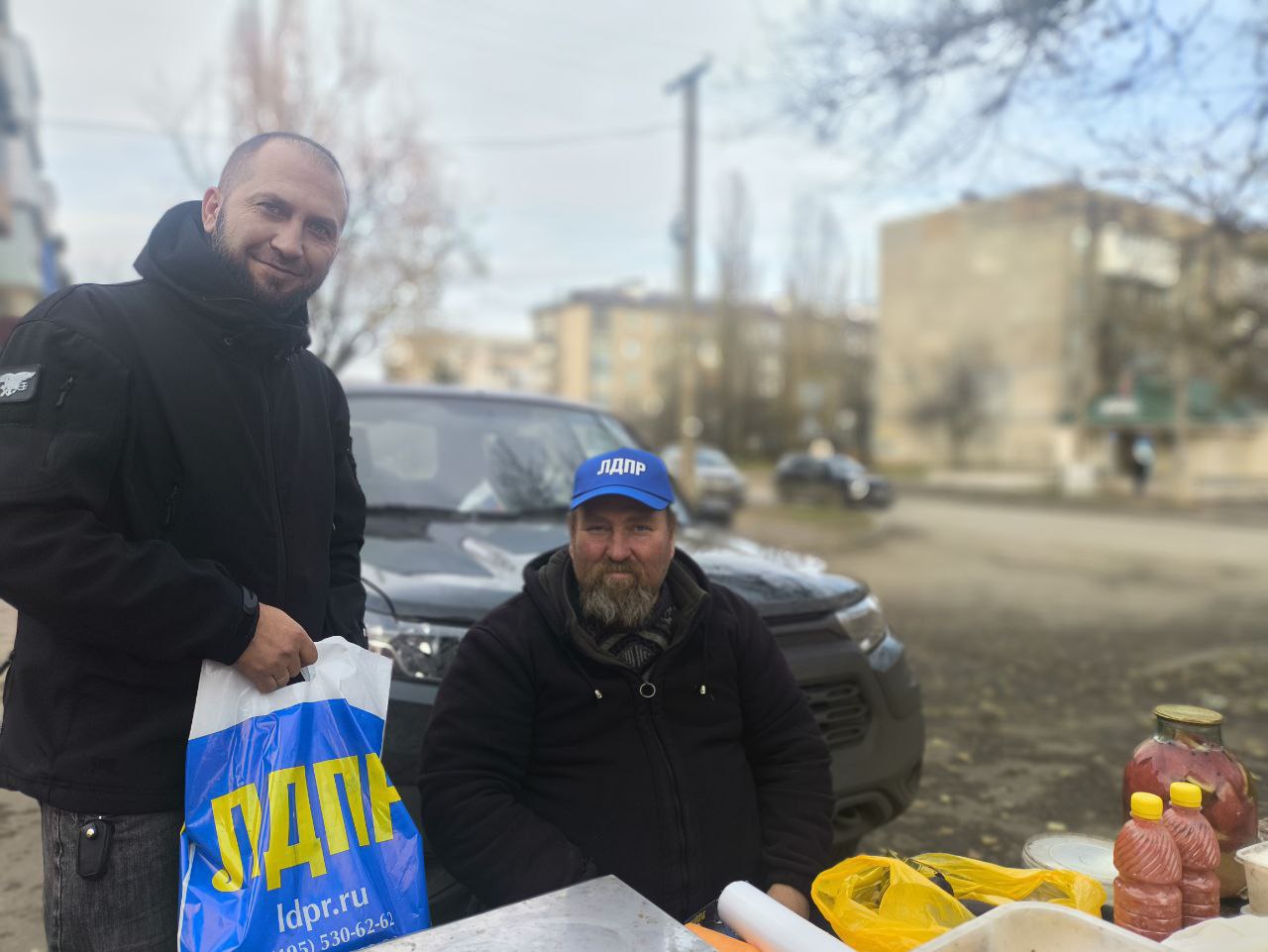 ЛДПР НА СВЯЗИ С ЖИТЕЛЯМИ. Координатор Брянковского МО ЛДПР Андрей Халай провёл встречу с жителями, где обсудил самые актуальные вопросы, волнующие людей ЛДПР НА СВЯЗИ С ЖИТЕЛЯМИ. Координатор Брянковского МО ЛДПР Андрей Халай провёл встречу с жителями, где обсудил самые актуальные вопросы, волнующие людей