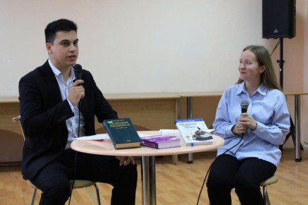 Интерактивная беседа "Финансовая грамотность – путь к успеху" с представителем банка в рамках проекта "Живая книга"