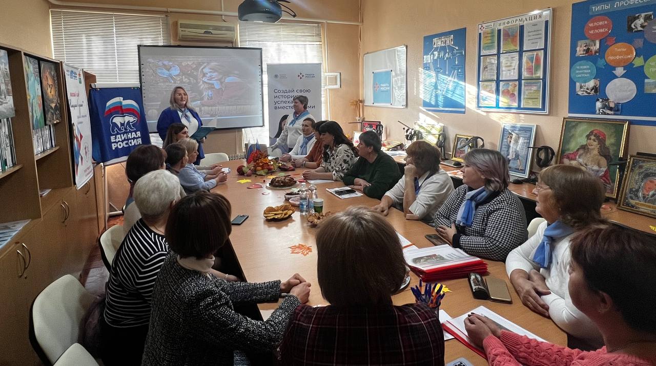 В преддверии Дня матери в Беловодском МО состоялась встреча с женами и матерями участников СВО на тему «Для уютного досуга осень - лучшая подруга», организованная совместно клубом «Женщина в деле» при ТО ГКУ «Республиканский... В преддверии Дня матери в Беловодском МО состоялась встреча с женами и матерями участников СВО на тему «Для уютного досуга осень - лучшая подруга», организованная совместно клубом «Женщина в деле» при ТО ГКУ «Республиканский...