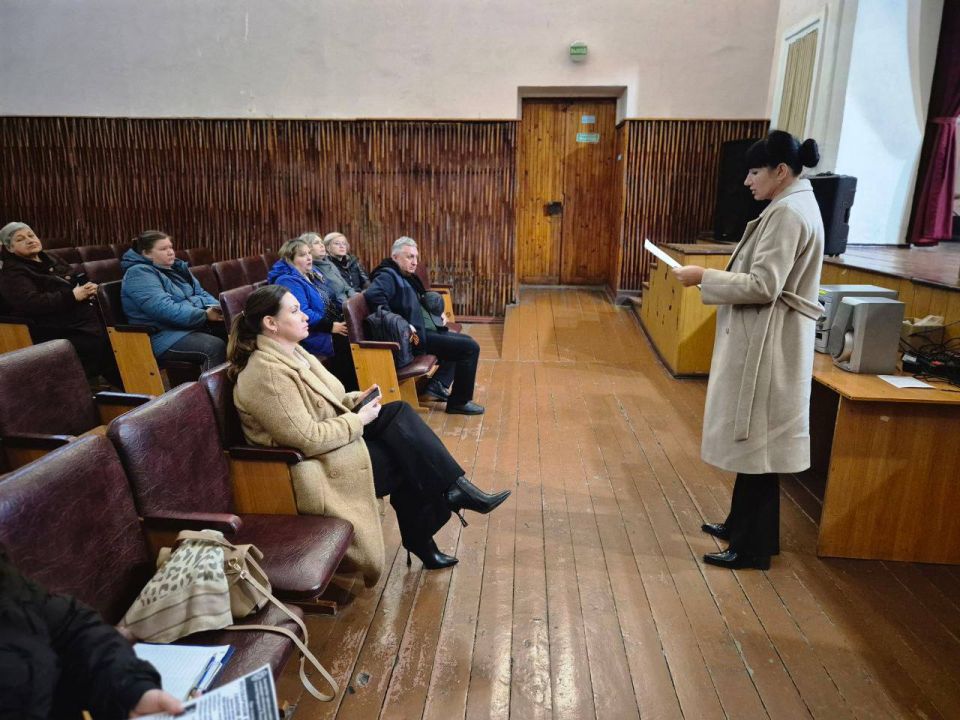 В здании Дома культуры имени Ленина пгт Дзержинский прошло важное собрание с жителями! На встрече обсудили очень актуальные темы, связанные с противопожарной безопасностью в осенне-зимний период и во время отопительного... В здании Дома культуры имени Ленина пгт Дзержинский прошло важное собрание с жителями! На встрече обсудили очень актуальные темы, связанные с противопожарной безопасностью в осенне-зимний период и во время отопительного...